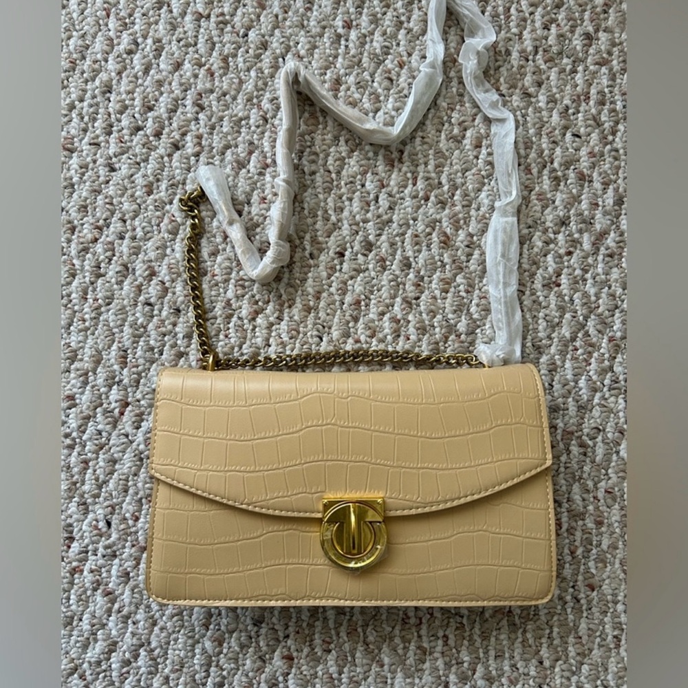 Elegant Beige Croc-Embossed Shoulder Bag